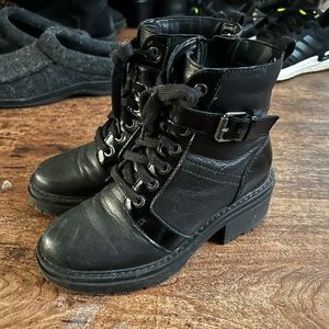 Combat boots